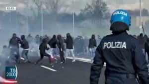 Scontri tifosi sulla A1