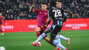 Pellegrini in un contrasto di Udinese-Roma