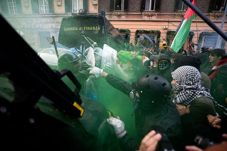 Violenze pro-Pal durante un corteo a Roma