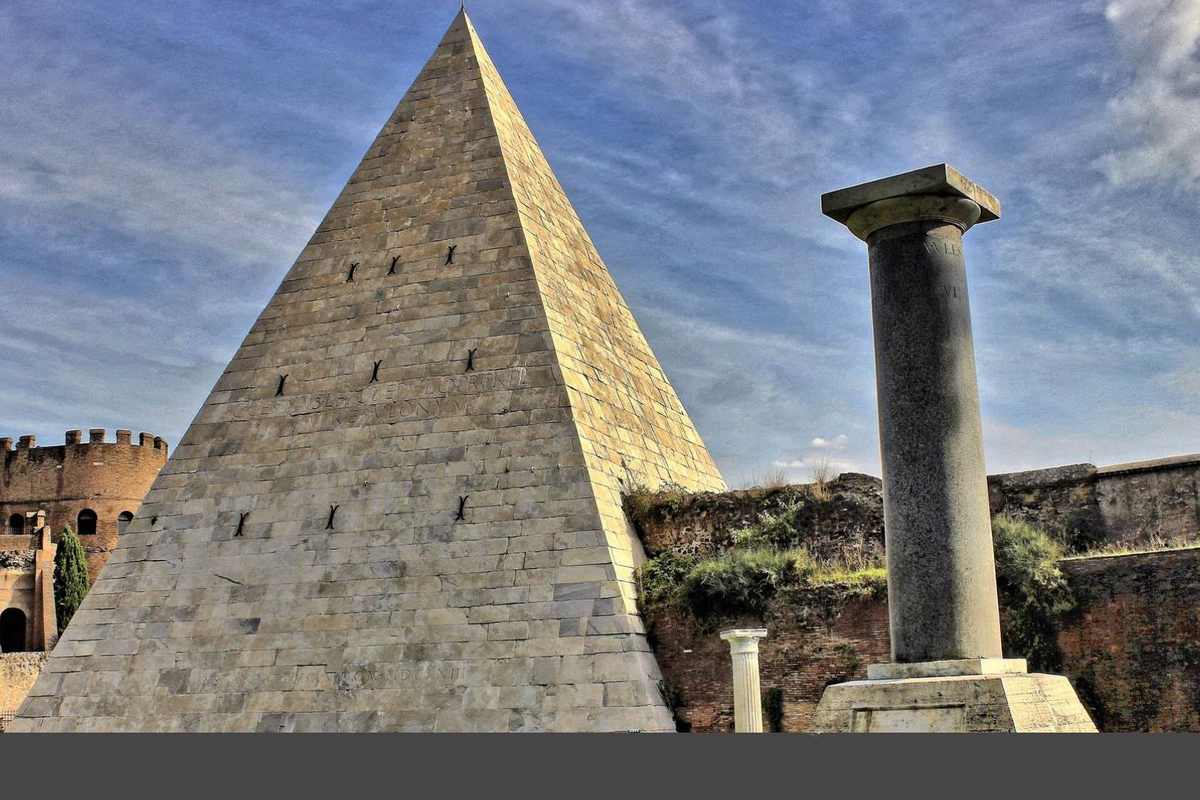 Piramide Cestia, Roma Ostiense